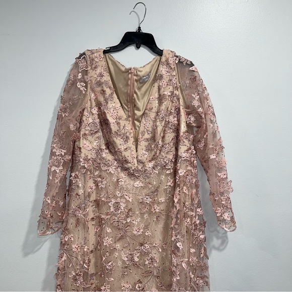 Mac Duggal Long Sleeve Lace Dress in Blush Pink - Picture 7 of 16